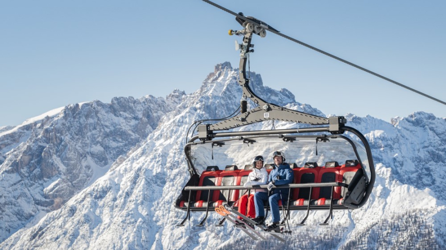 Stoeltjeslift in 3 Zinnen Dolomites.